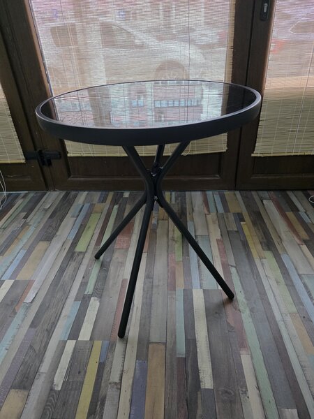 Espressor Delonghi, scaune, mese sticla, panou afisaj, closet copii,