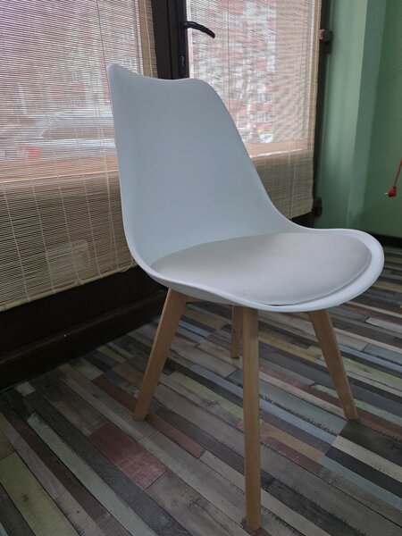 Espressor Delonghi, scaune, mese sticla, panou afisaj, closet copii,